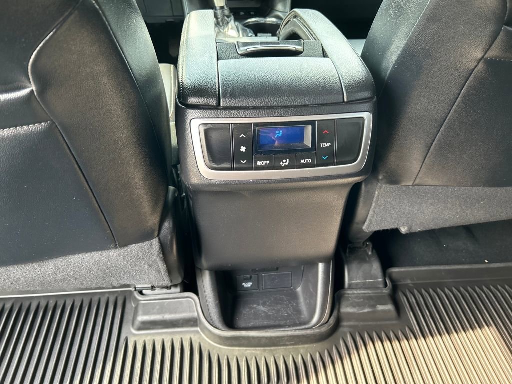 Used 2019 Toyota Highlander XLE image 30
