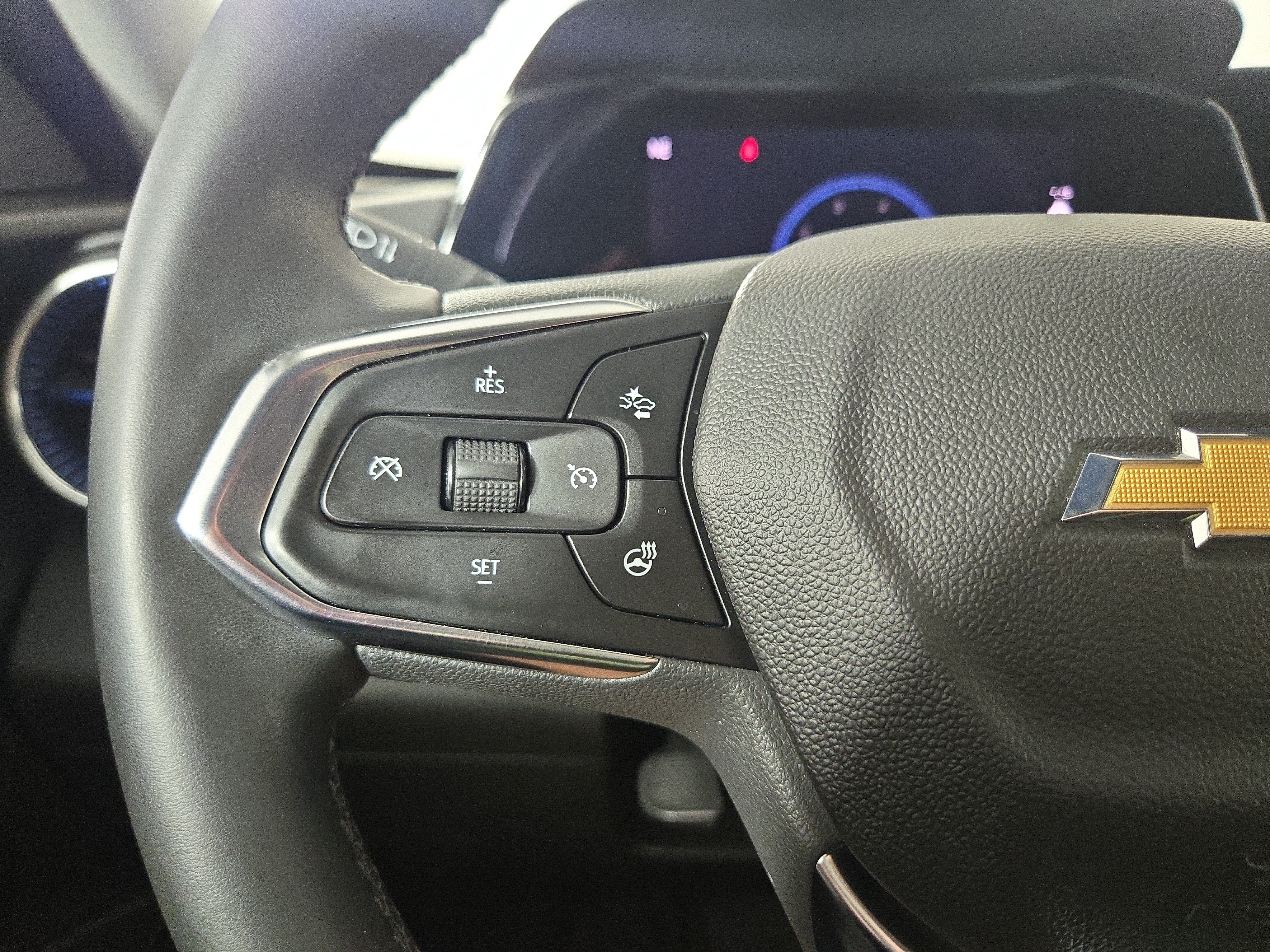 Used 2025 Chevrolet Trax LT w/ Driver Confidence Package FWD image 16