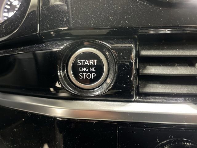 Used 2022 Nissan Pathfinder SV image 18