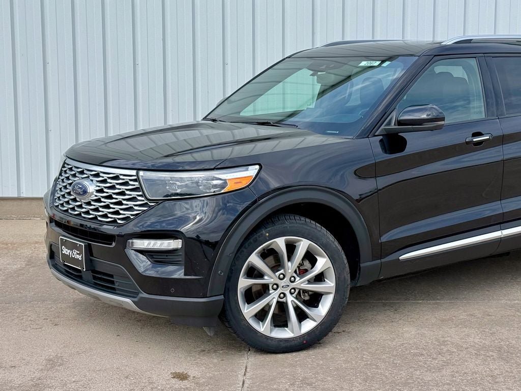 Used 2021 Ford Explorer Platinum w/ Equipment Group 601A AWD/4WD image 2