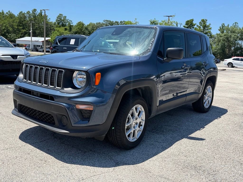 Used 2023 Jeep Renegade Latitude AWD/4WD image 3