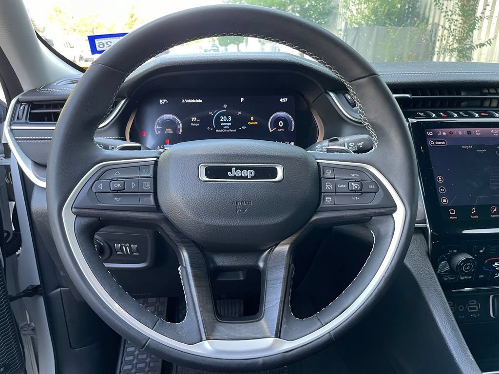 Used 2023 Jeep Grand Cherokee Limited w/ Black Appearance Package AWD/4WD image 16