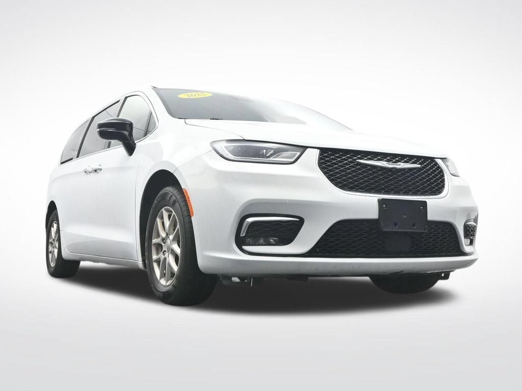 Used 2025 Chrysler Pacifica Select FWD image 34