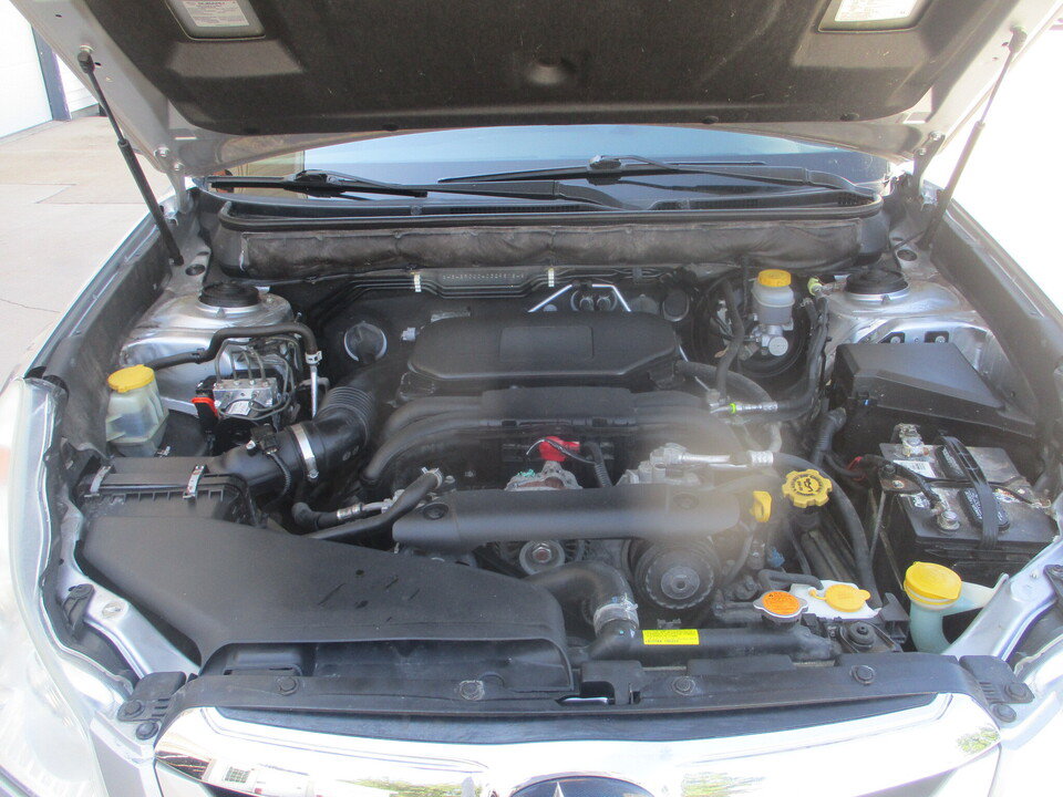 Used 2012 Subaru Outback 2.5i Premium w/ All-Weather Pkg AWD/4WD image 4