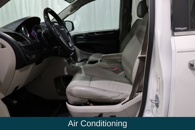 Used 2012 Chrysler Town & Country Limited w/ Luxury Group FWD image 10