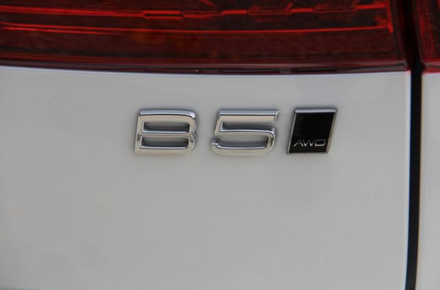 Used 2023 Volvo XC60 B5 Plus w/ Protection Package Premier image 9