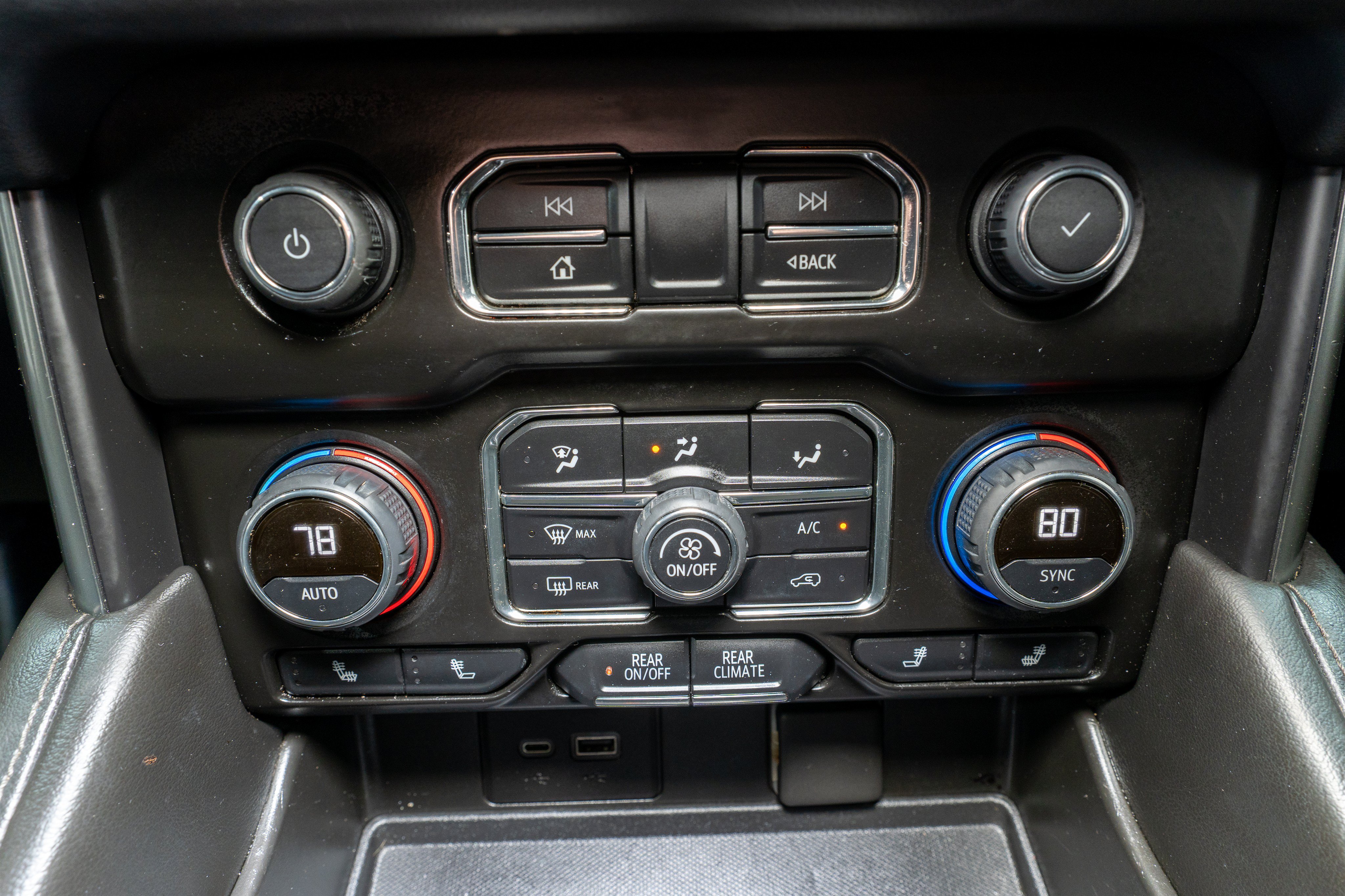 Used 2022 Chevrolet Tahoe LT w/ Luxury Package AWD/4WD image 19