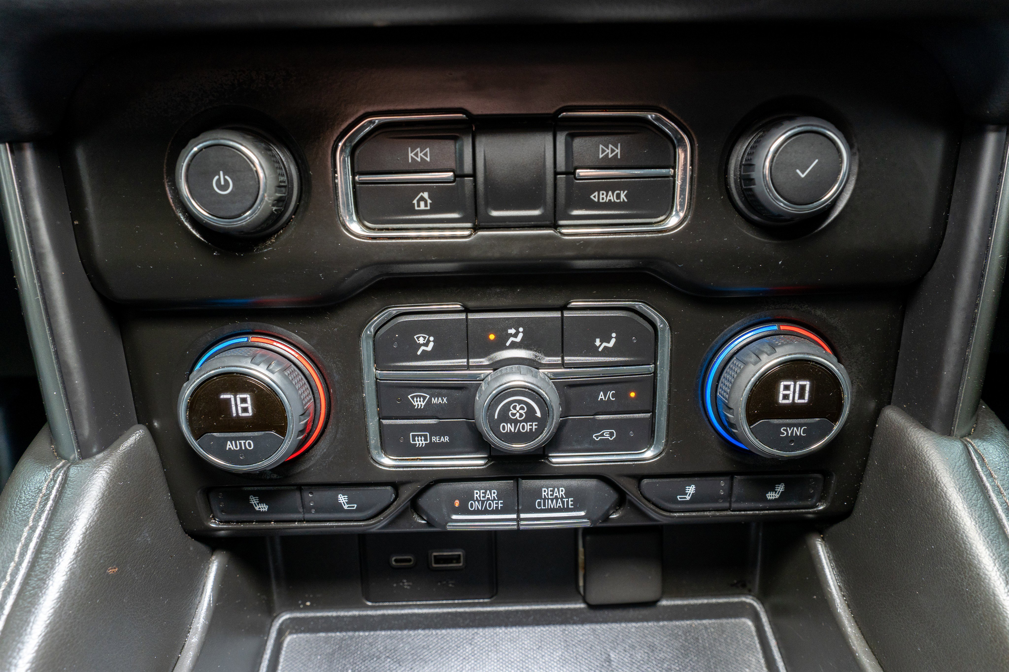 Used 2022 Chevrolet Tahoe LT w/ Luxury Package image 19