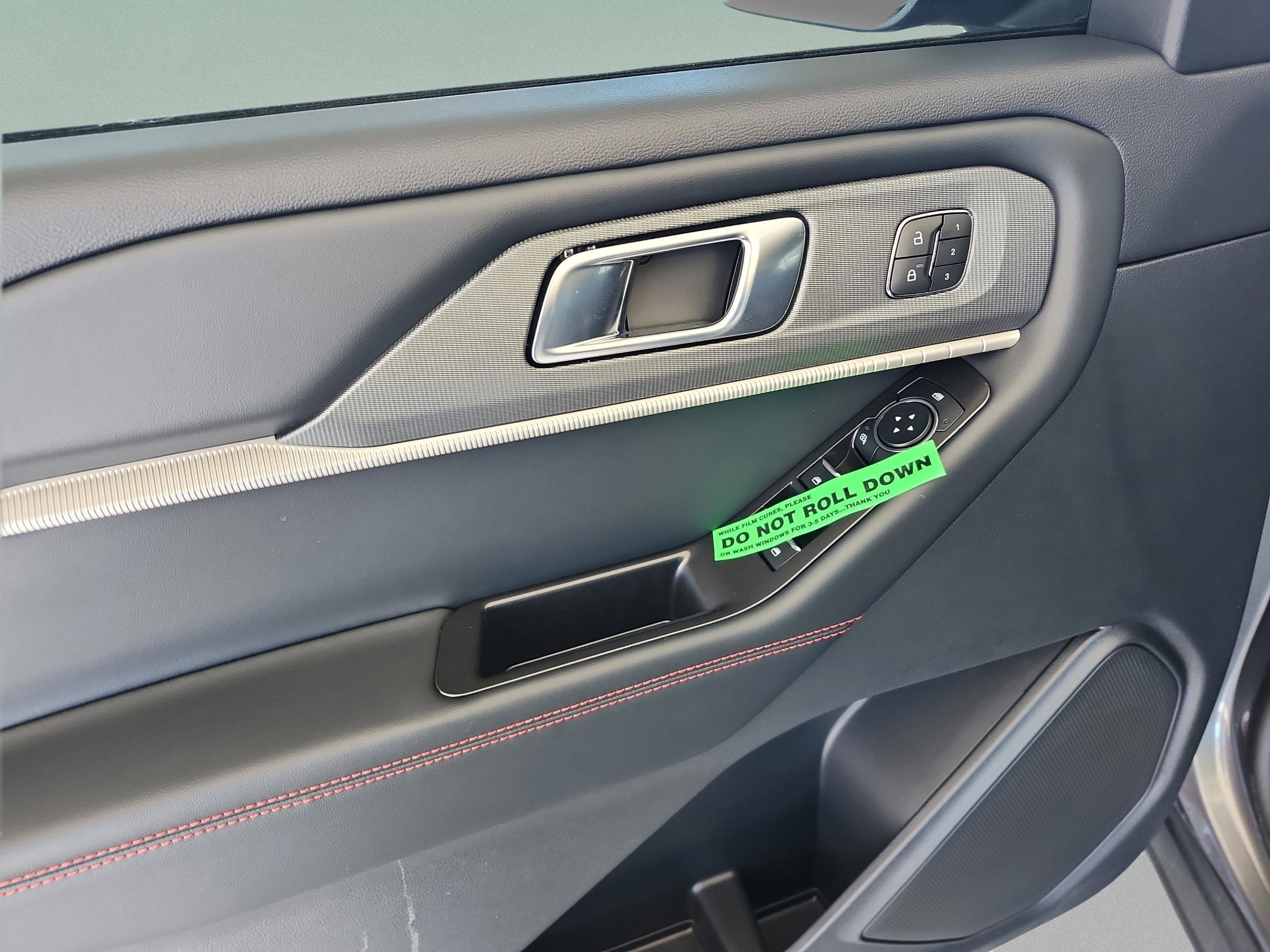 New 2026 Ford Explorer ST-Line w/ ST-Line Street Pack image 15