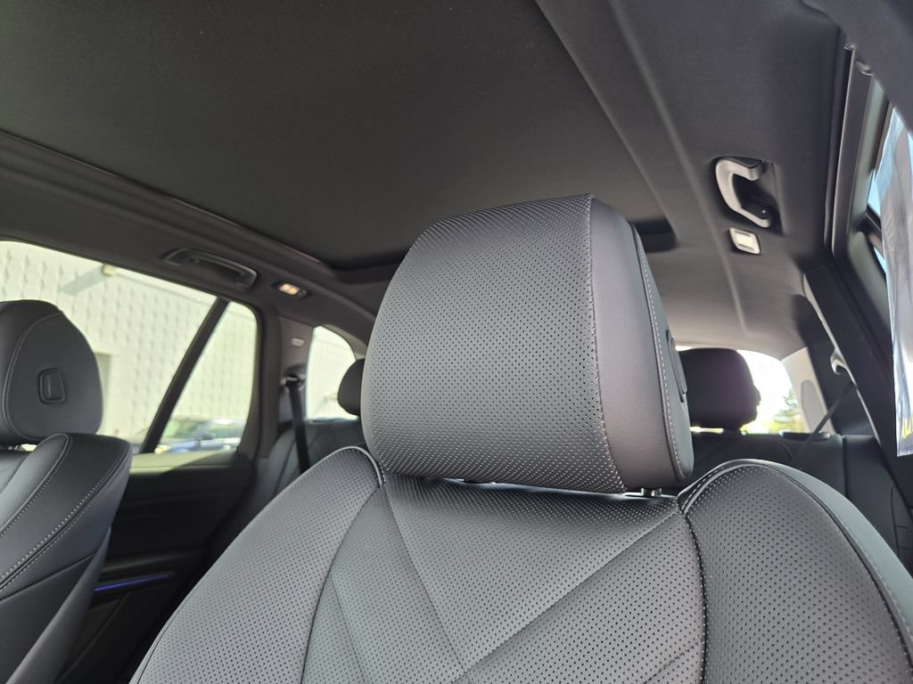 Certified 2026 BMW X5 xDrive40i w/ M Sport Package AWD/4WD image 18