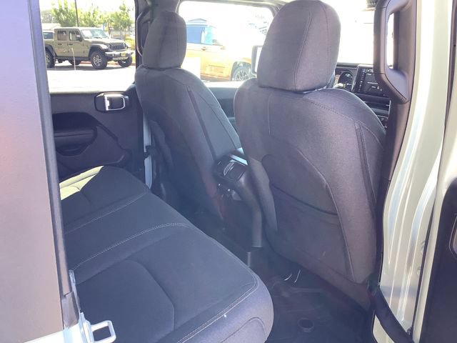 Used 2024 Jeep Wrangler Unlimited AWD/4WD image 33