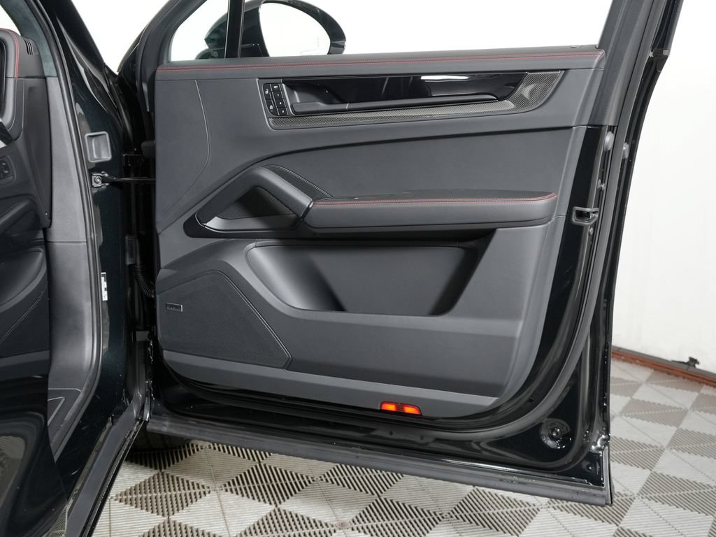 New 2026 Porsche Cayenne GTS AWD/4WD image 40