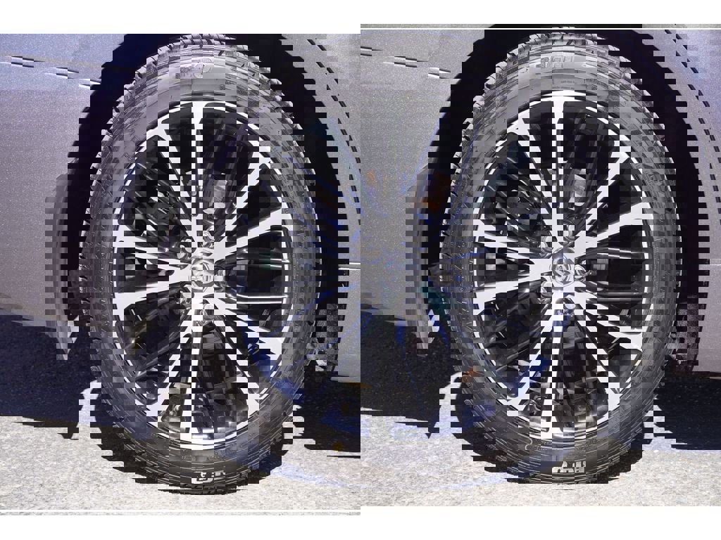 Used 2019 Toyota Camry SE w/ Convenience Package image 6