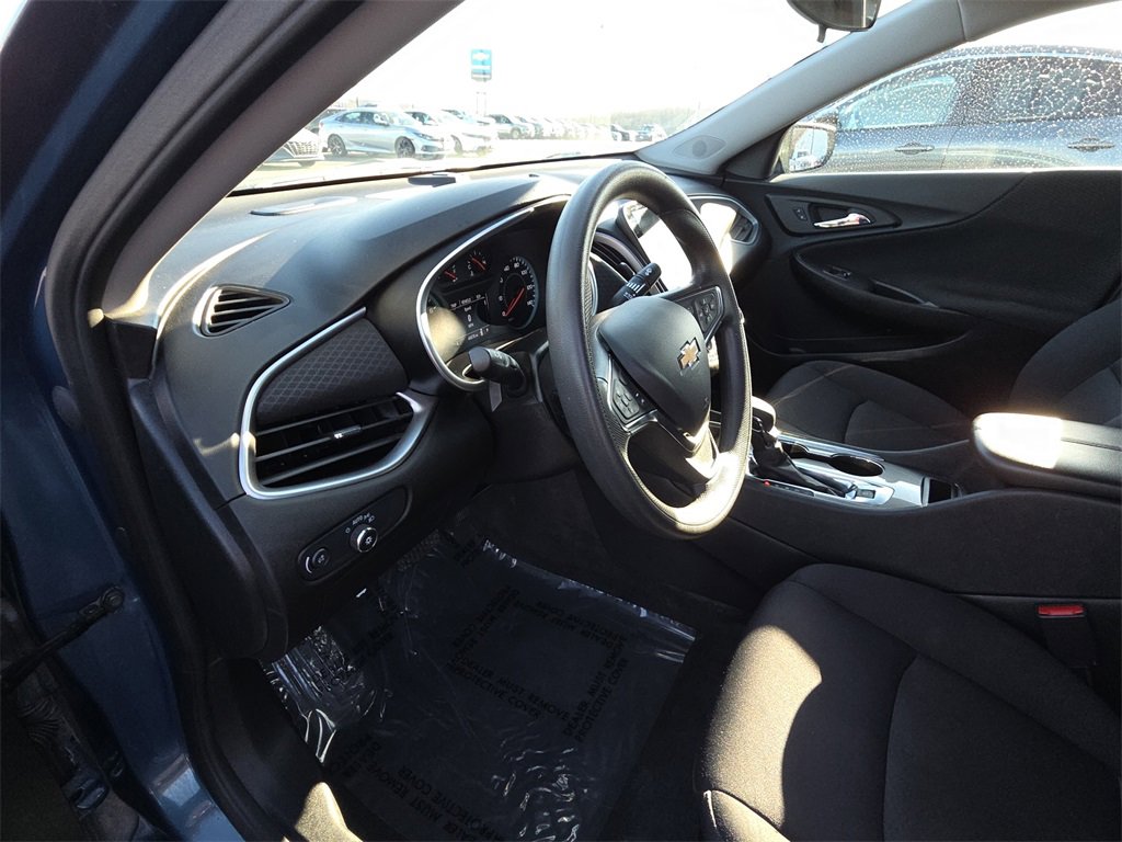 Used 2025 Chevrolet Malibu LT image 14