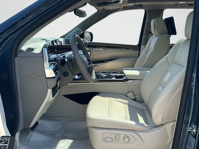 Used 2026 Cadillac Escalade Platinum Sport w/ LPO, ONYX Package AWD/4WD image 10