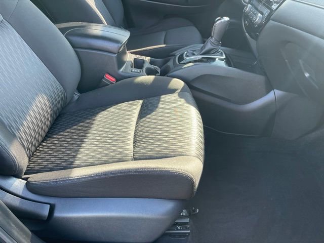 Used 2020 Nissan Rogue SV image 12