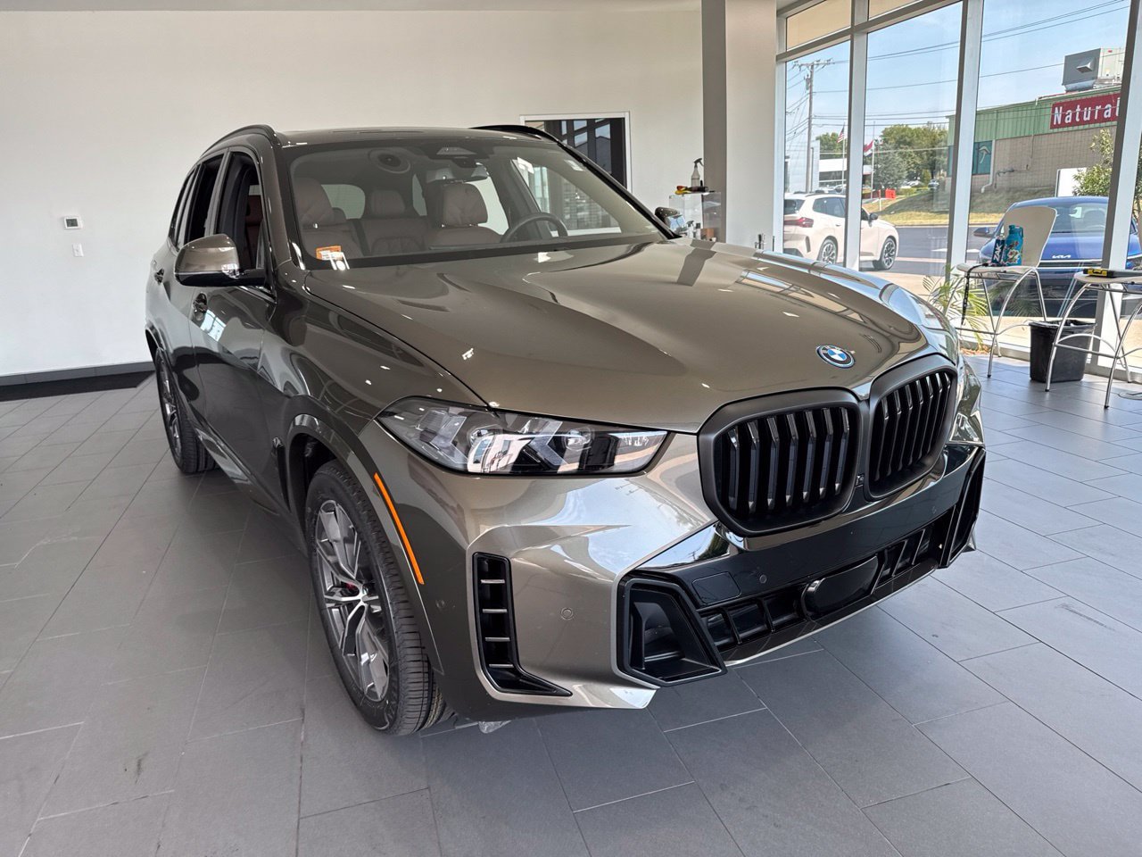 Used 2026 BMW X5 xDrive50e w/ M Sport Package AWD/4WD image 2