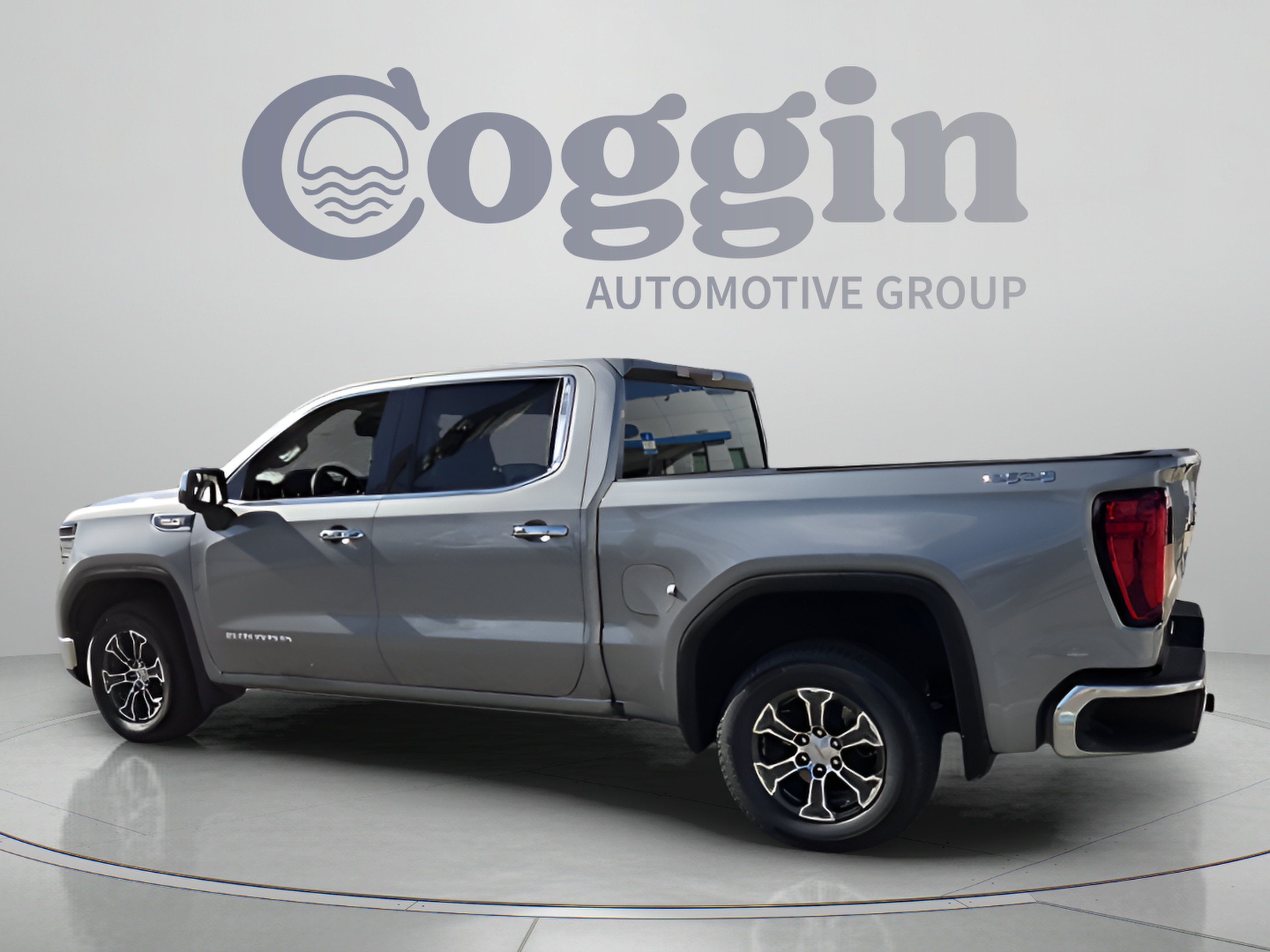 Used 2025 GMC Sierra 1500 SLT AWD/4WD image 3