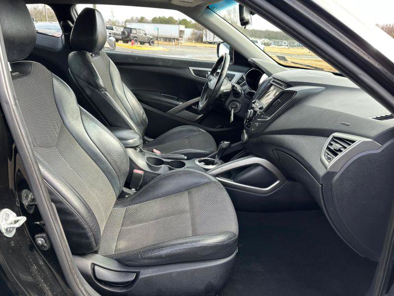 Used 2013 Hyundai Veloster w/ Style Pkg FWD image 8
