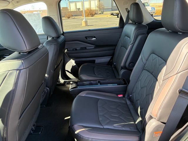 New 2026 Nissan Pathfinder Platinum FWD image 18