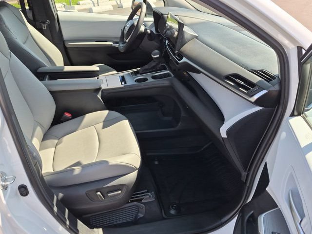 Used 2026 Toyota Sienna XLE FWD image 5
