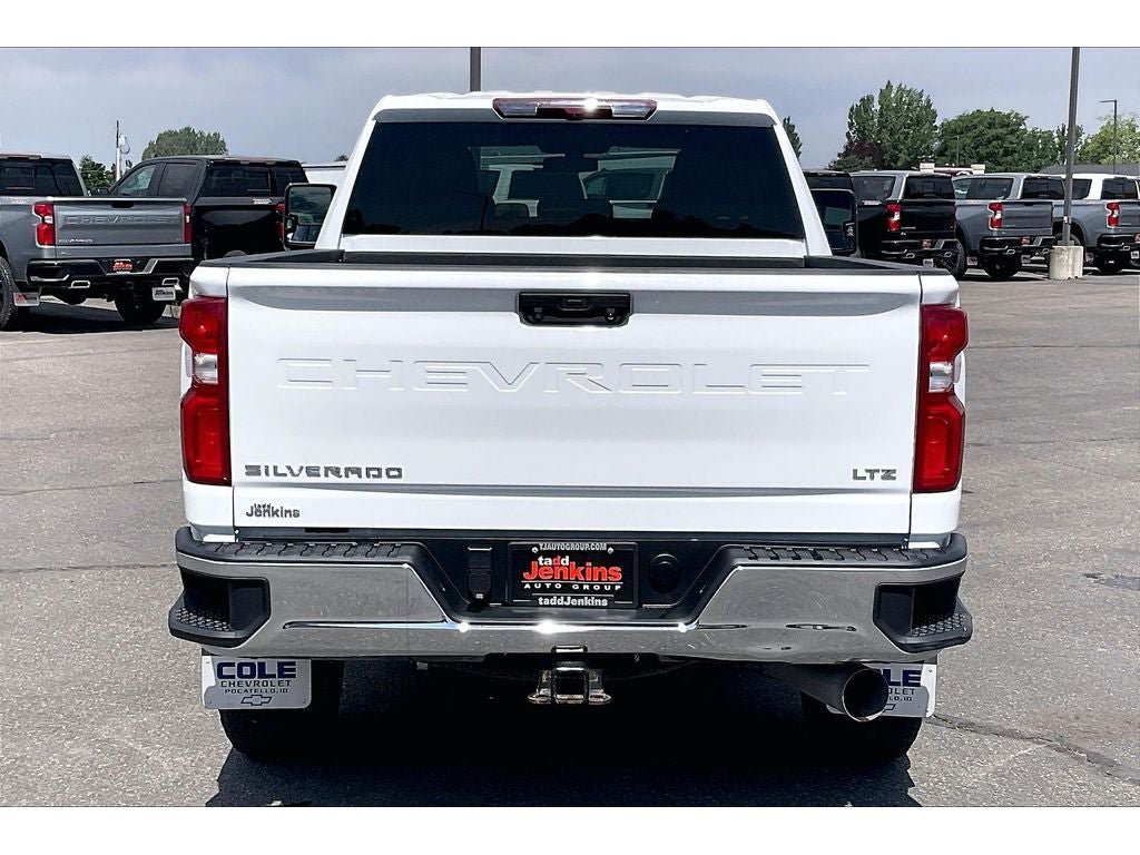 Used 2022 Chevrolet Silverado 3500 LTZ AWD/4WD image 4