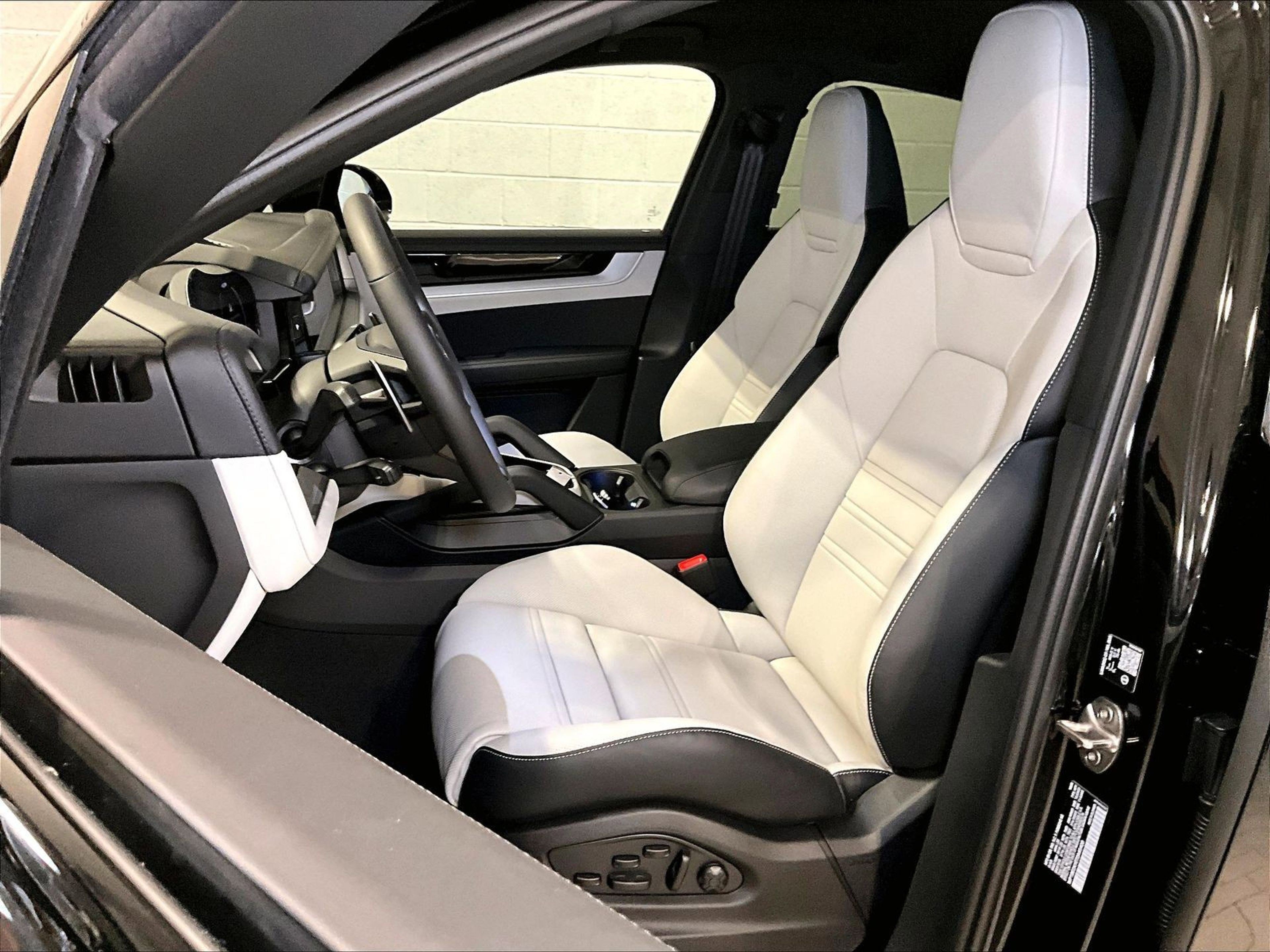 New 2026 Porsche Cayenne E-Hybrid image 5