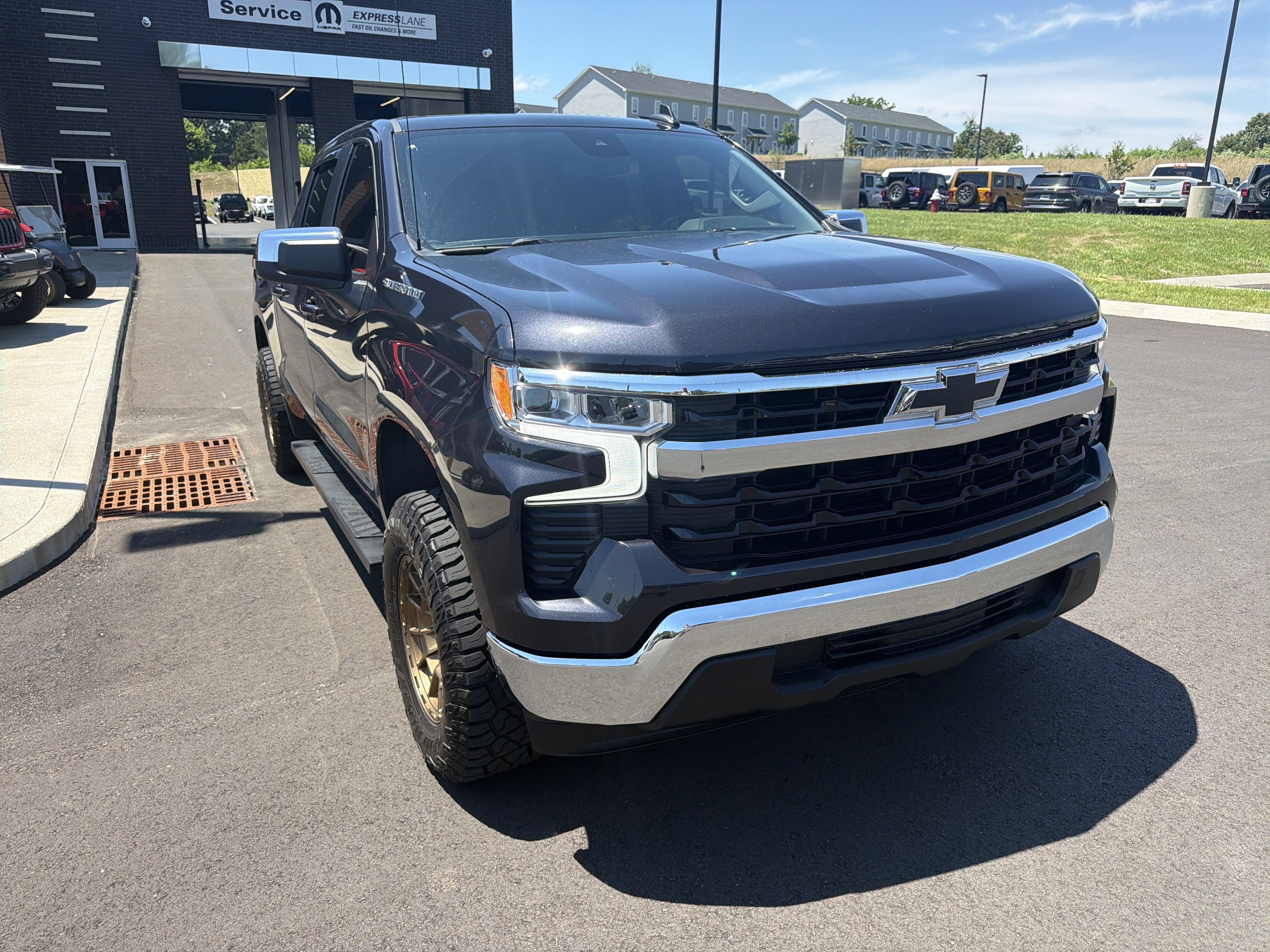 Used 2022 Chevrolet Silverado 1500 LT RWD image 6