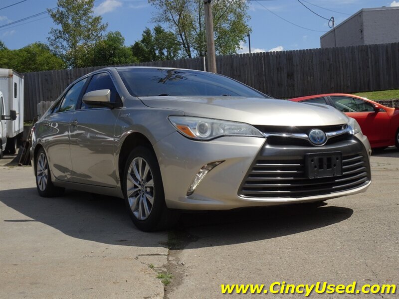Used 2017 Toyota Camry XLE w/ Moonroof Package FWD image 4