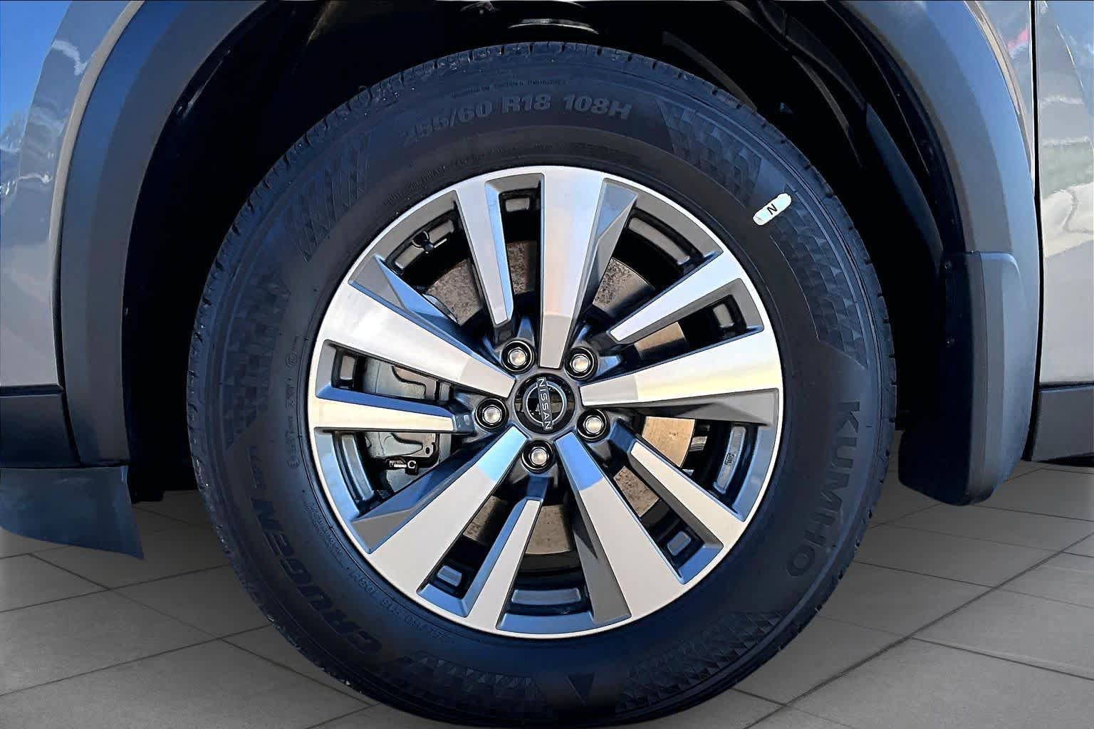 New 2026 Nissan Pathfinder SL image 11