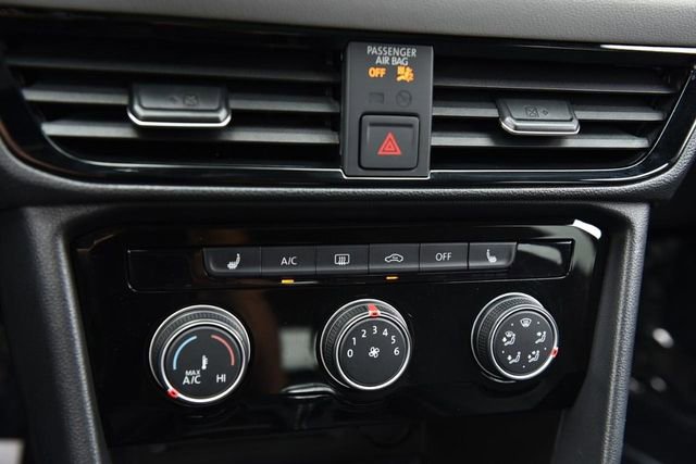 Used 2023 Volkswagen Taos SE w/ Panoramic Sunroof Package image 14