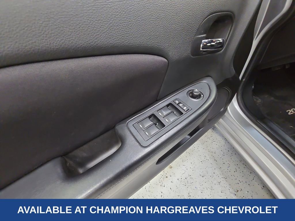 Used 2014 Chrysler 200 LX image 32