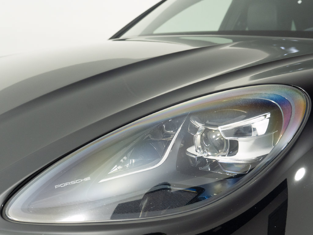 Certified 2021 Porsche Macan Turbo AWD/4WD image 47