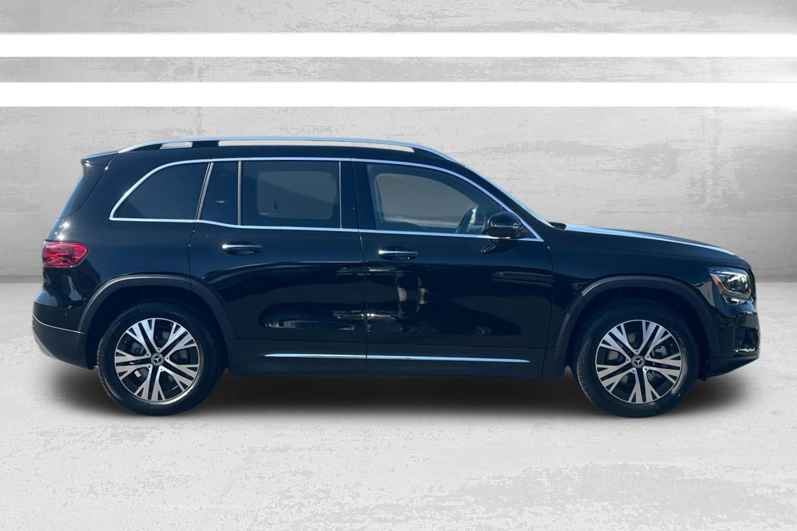 Certified 2024 Mercedes-Benz GLB 250 image 3