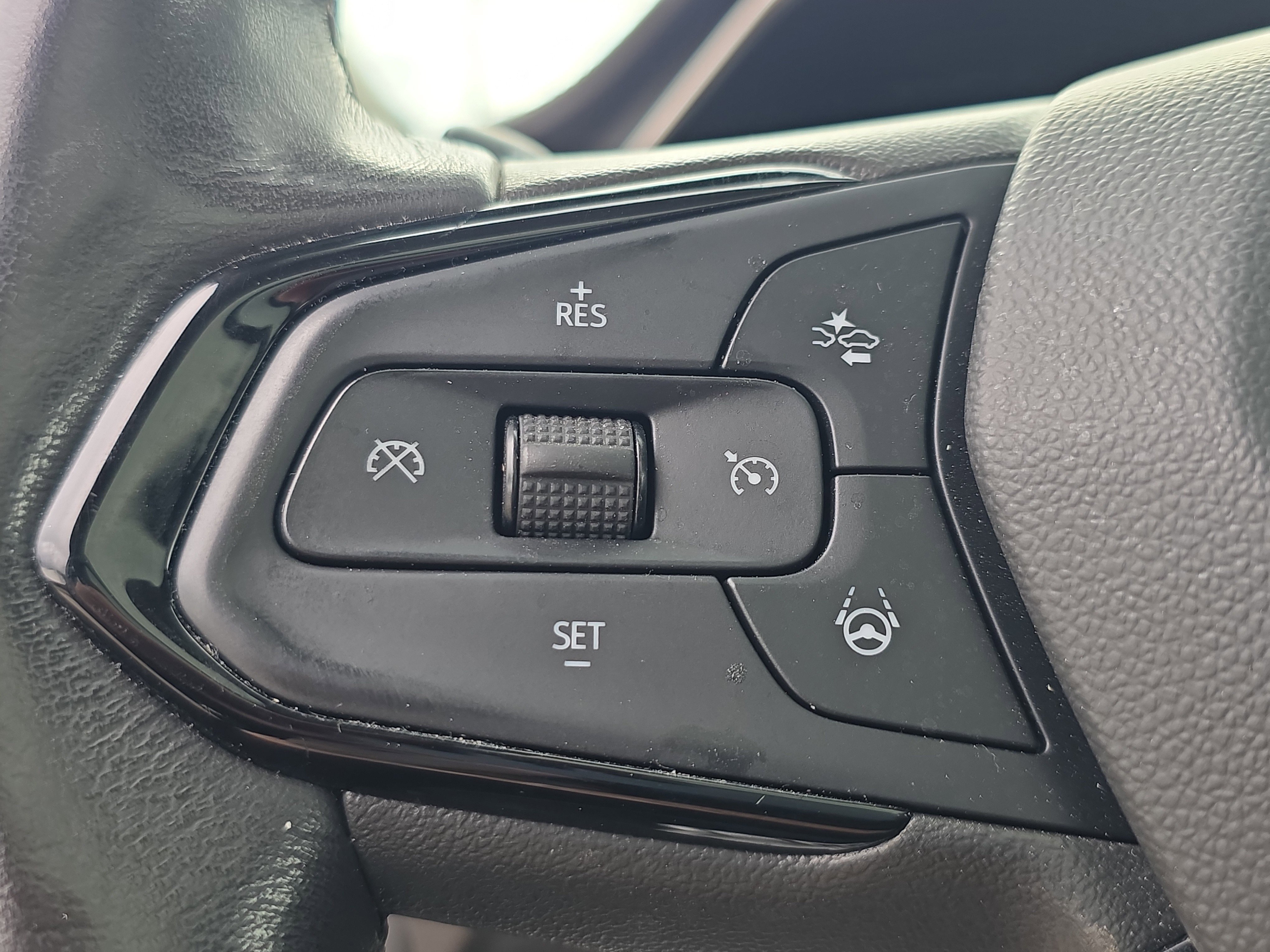 Used 2022 Chevrolet Bolt EUV Premier w/ Launch Edition FWD image 29
