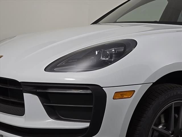 Certified 2025 Porsche Macan image 12