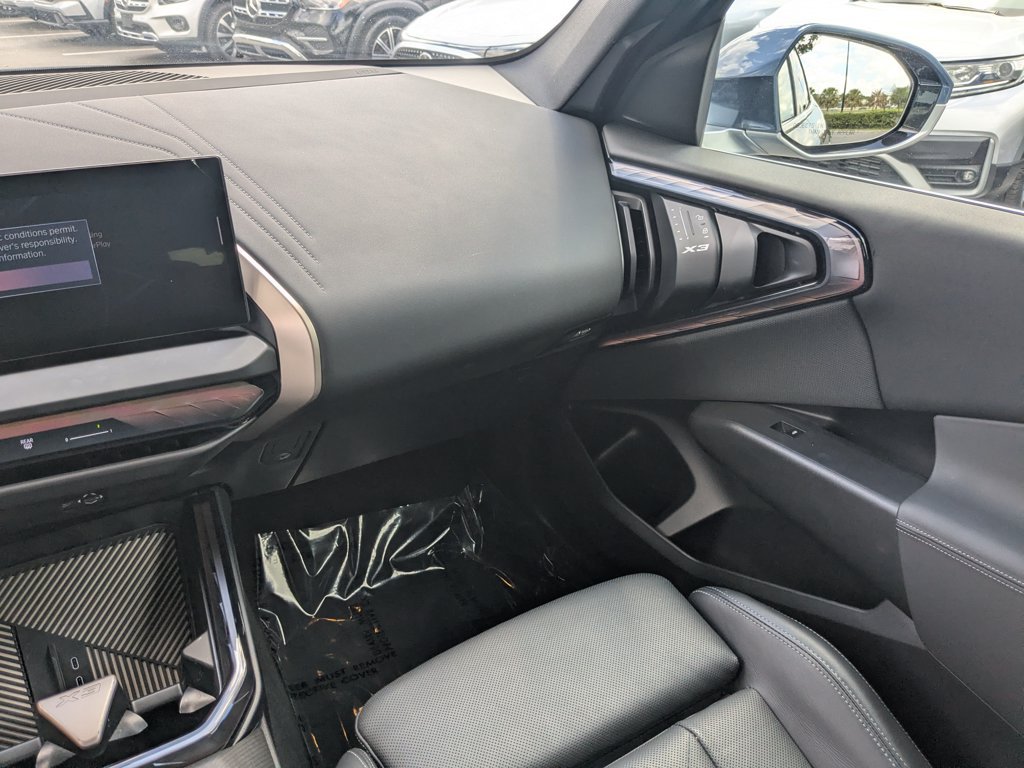 Used 2025 BMW X3 xDrive30i AWD/4WD image 4