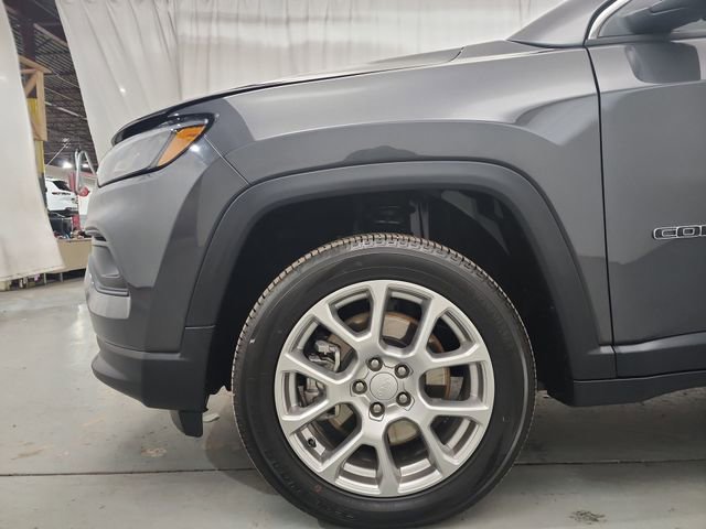 Used 2024 Jeep Compass Latitude image 22