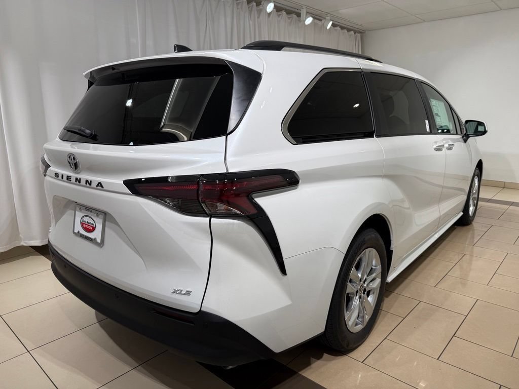 New 2026 Toyota Sienna XLE FWD image 5