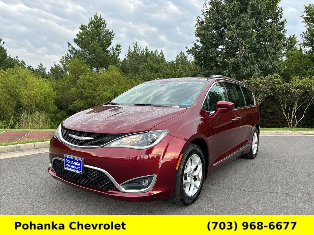 Used 2018 Chrysler Pacifica Touring-L w/ Tire & Wheel Group FWD image 3