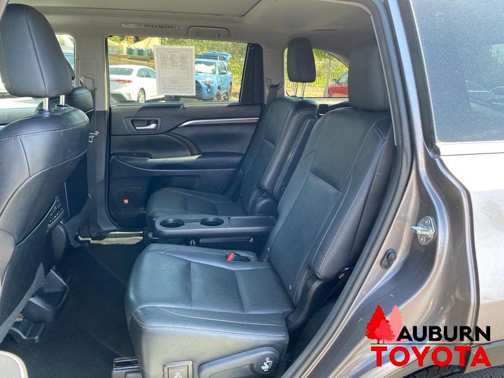 Used 2015 Toyota Highlander Limited Platinum AWD/4WD image 28