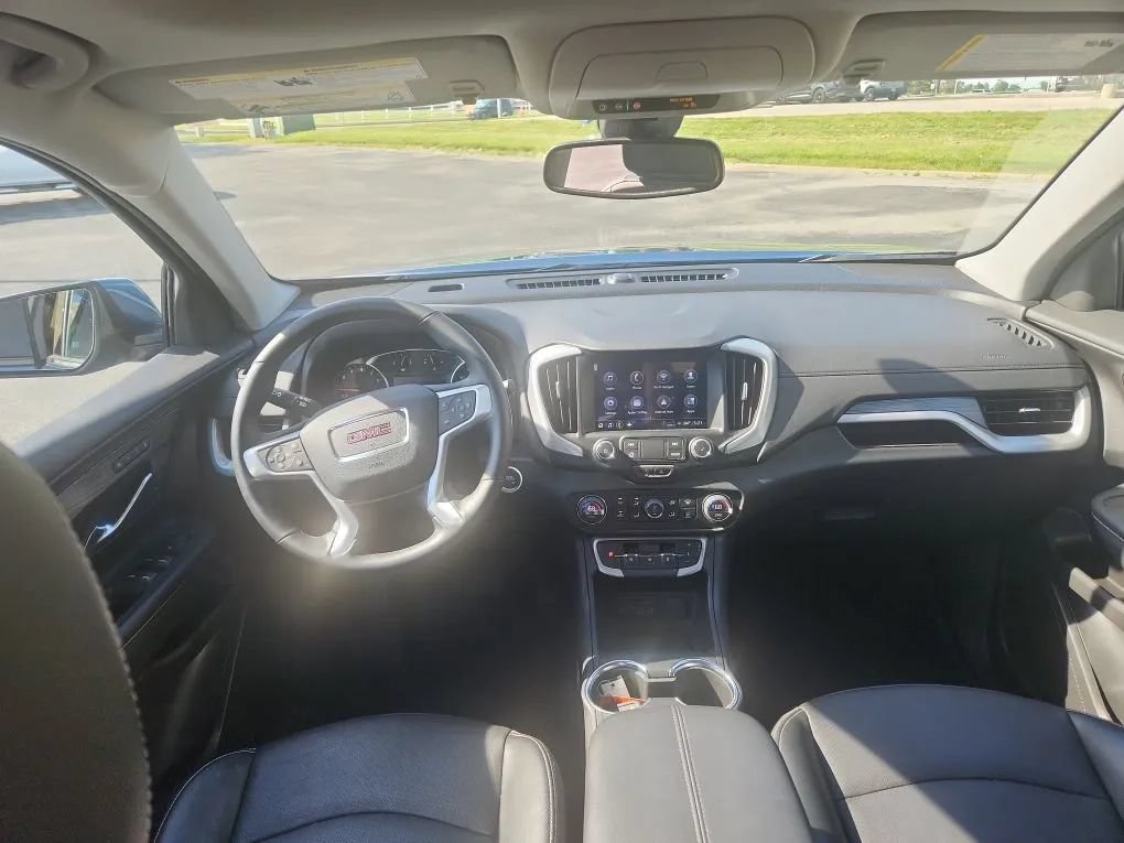 Used 2024 GMC Terrain SLT w/ LPO, Floor Liner Package FWD image 8