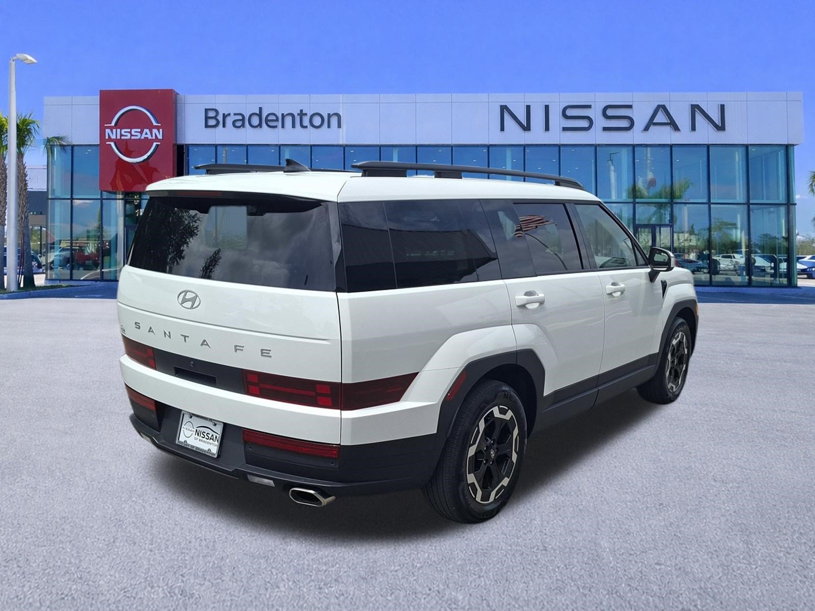 Used 2026 Hyundai Santa Fe SEL FWD image 5