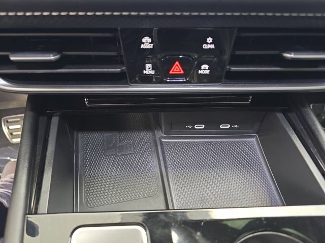 Used 2024 Volkswagen Atlas Cross Sport SEL R-Line AWD/4WD image 39