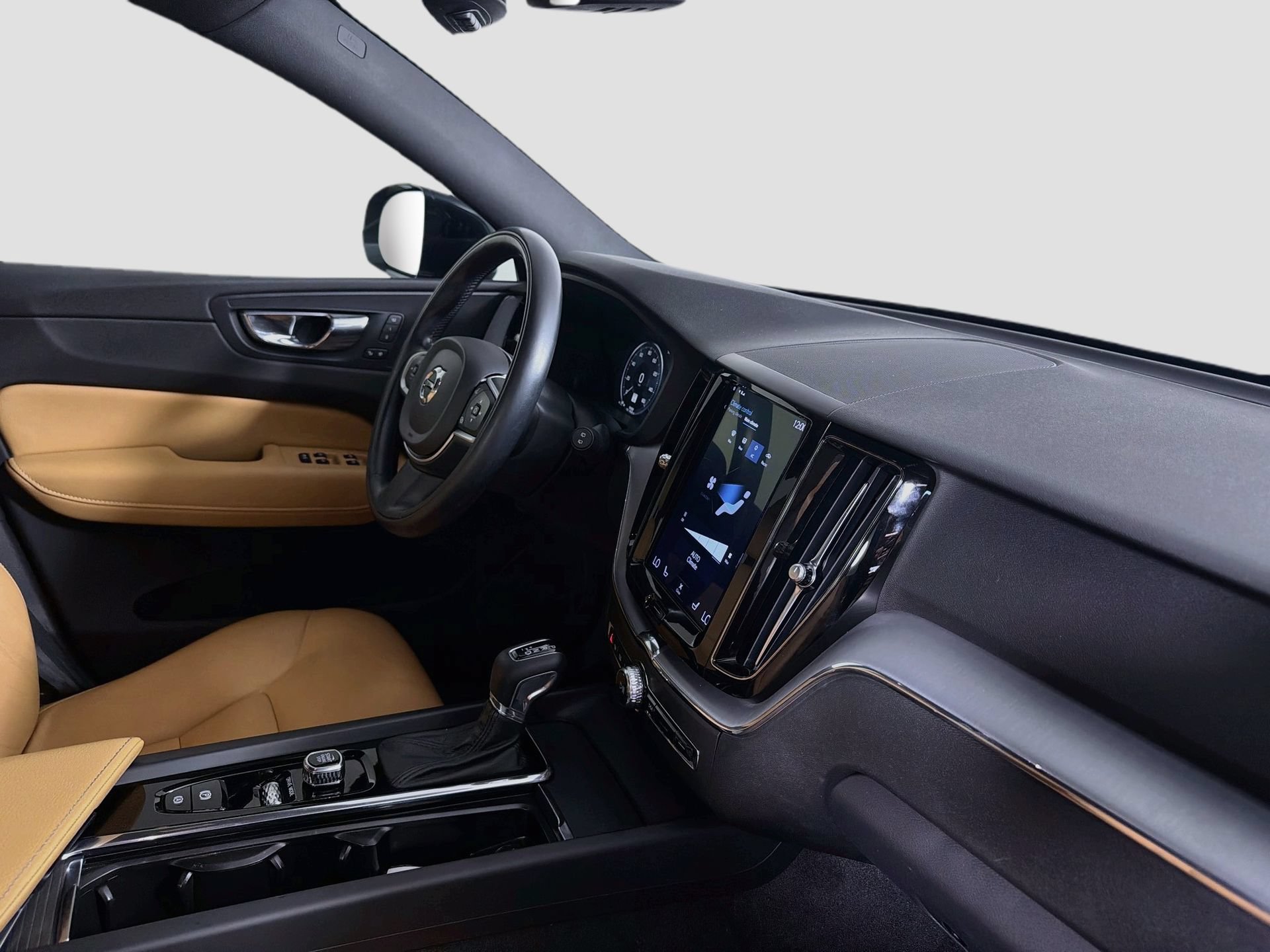 Used 2018 Volvo XC60 T5 Momentum w/ Convenience Package AWD/4WD image 29