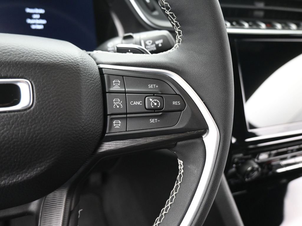 Used 2024 Jeep Grand Cherokee L Laredo w/ Luxury Tech Group I image 34