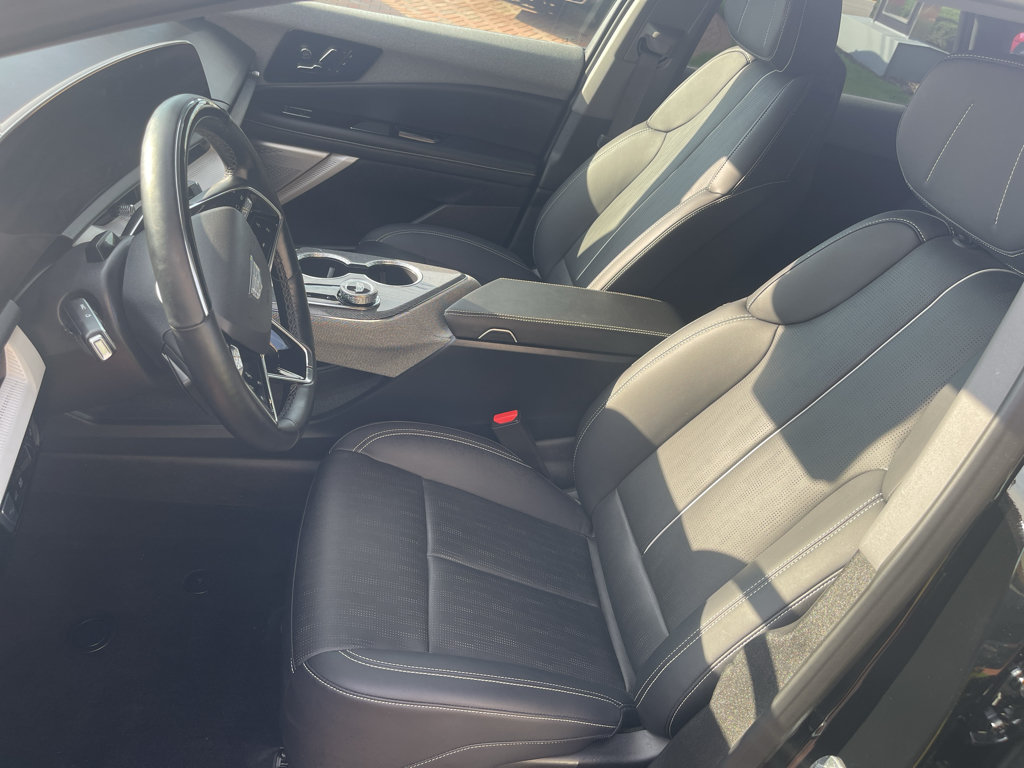 Used 2025 Cadillac Optiq Luxury 2 AWD/4WD image 15