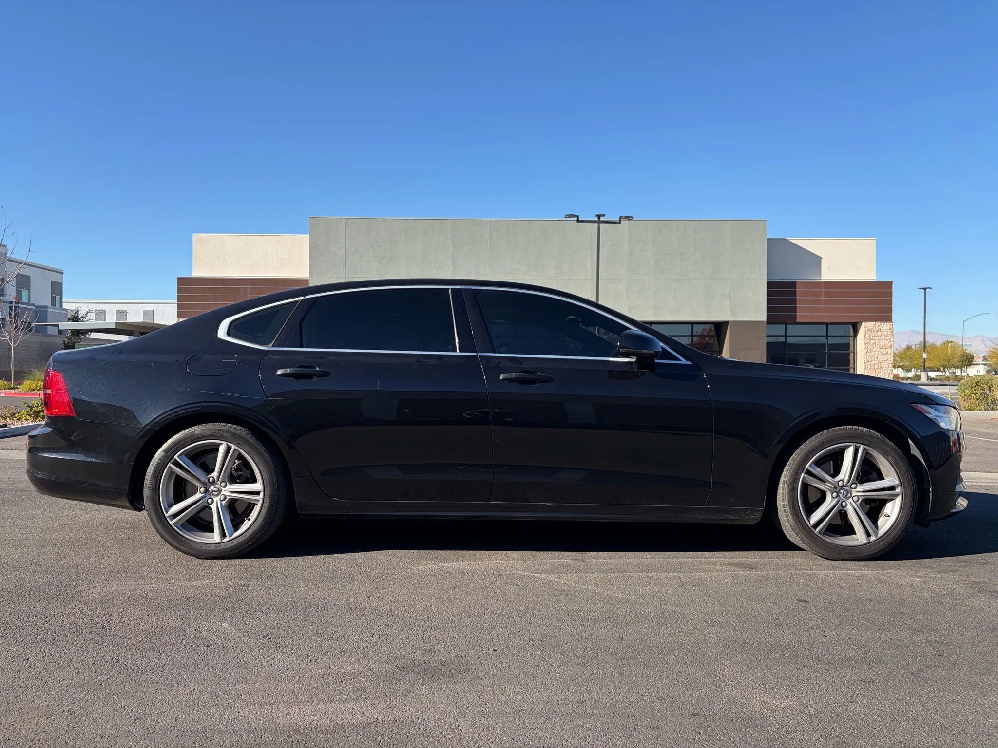 Used 2019 Volvo S90 T5 Momentum FWD image 5