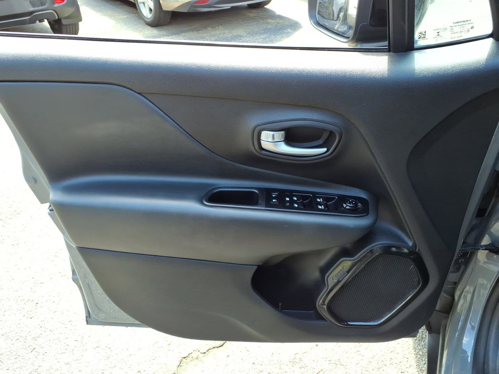 Certified 2022 Jeep Renegade Altitude w/ Convenience Group AWD/4WD image 18