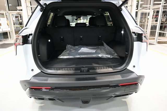 New 2026 Chevrolet Equinox RS w/ LPO, Floor Liner Package image 23